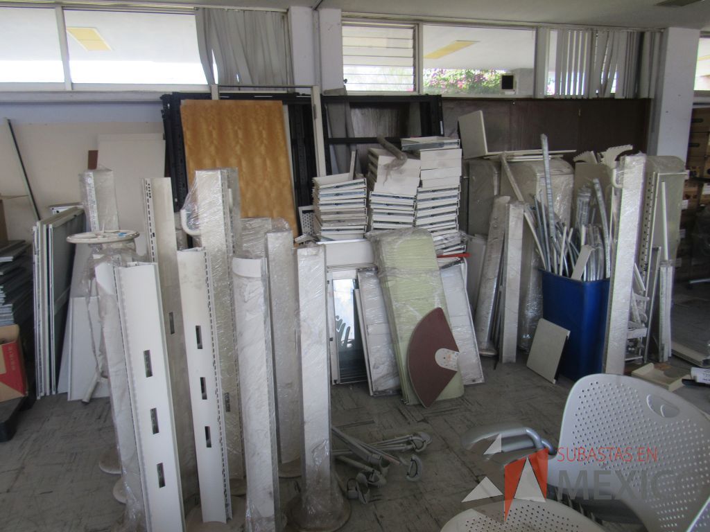 Lote 047 - 206 accesorios para estación de trabajo (Mamparas, Cajones, cubiertas y herraje) - Imagen 7