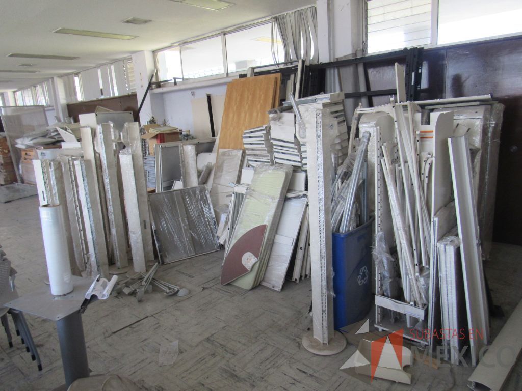 Lote 047 - 206 accesorios para estación de trabajo (Mamparas, Cajones, cubiertas y herraje) - Imagen 9