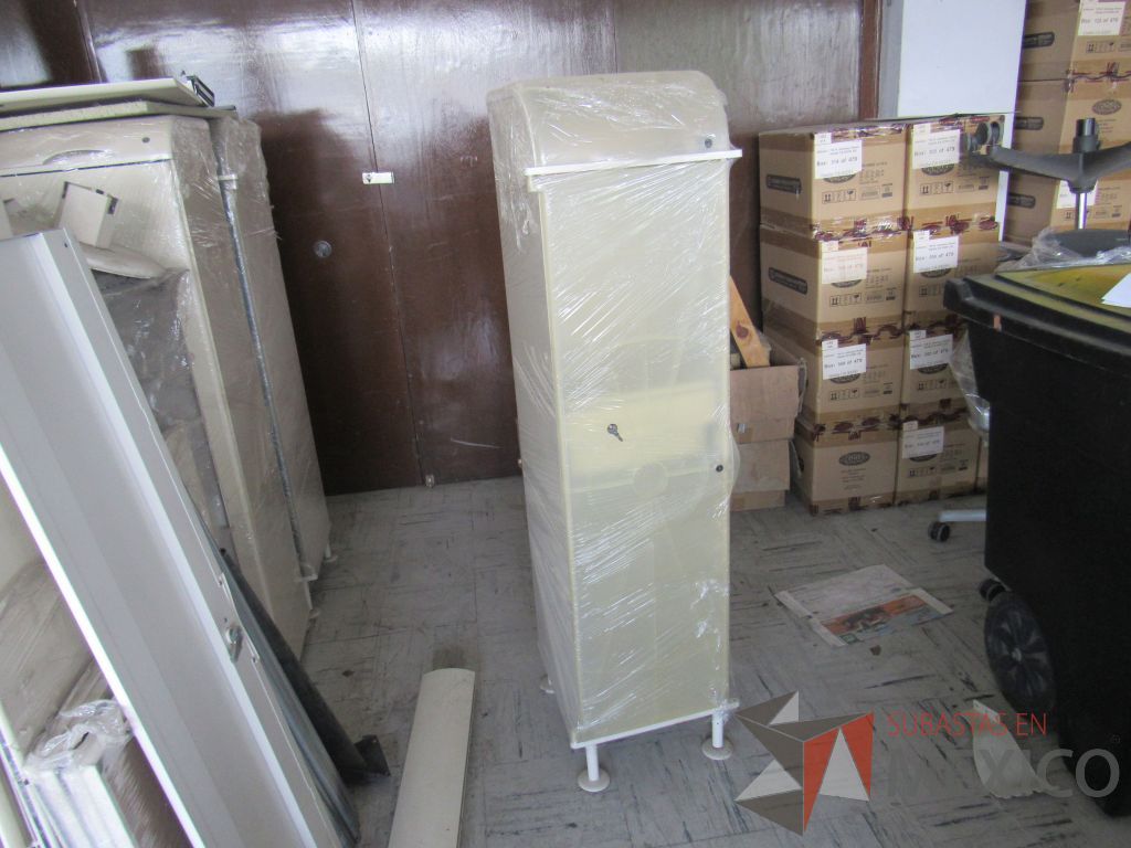 Lote 047 - 206 accesorios para estación de trabajo (Mamparas, Cajones, cubiertas y herraje) - Imagen 15