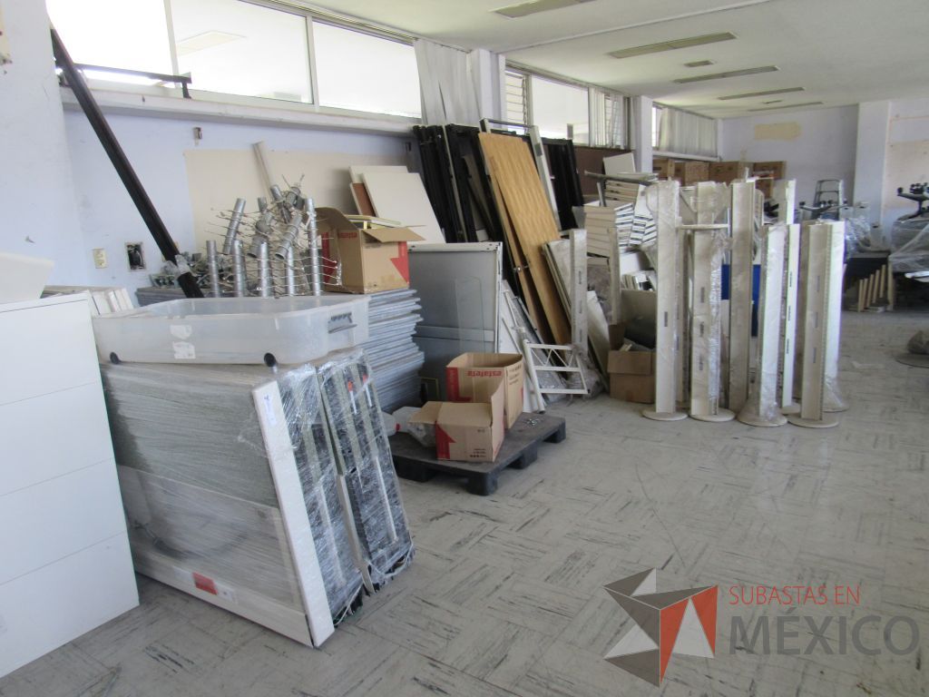 Lote 047 - 206 accesorios para estación de trabajo (Mamparas, Cajones, cubiertas y herraje) - Imagen 20