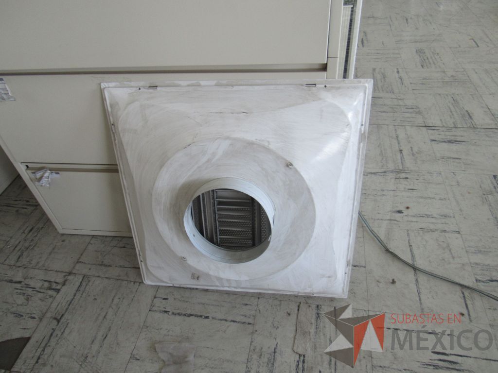 Lote 047 - 206 accesorios para estación de trabajo (Mamparas, Cajones, cubiertas y herraje) - Imagen 45
