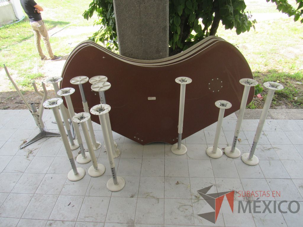 Lote 047 - 206 accesorios para estación de trabajo (Mamparas, Cajones, cubiertas y herraje) - Imagen 29