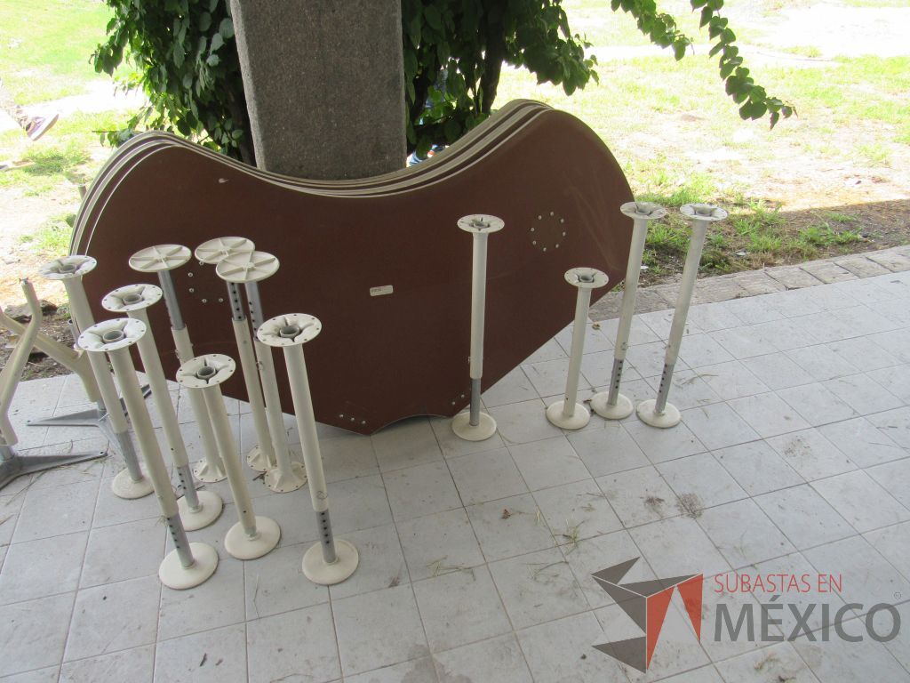 Lote 047 - 206 accesorios para estación de trabajo (Mamparas, Cajones, cubiertas y herraje) - Imagen 30