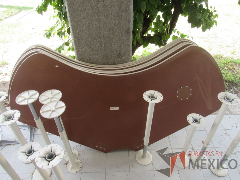 Lote 047 - 206 accesorios para estación de trabajo (Mamparas, Cajones, cubiertas y herraje) - Imagen 33