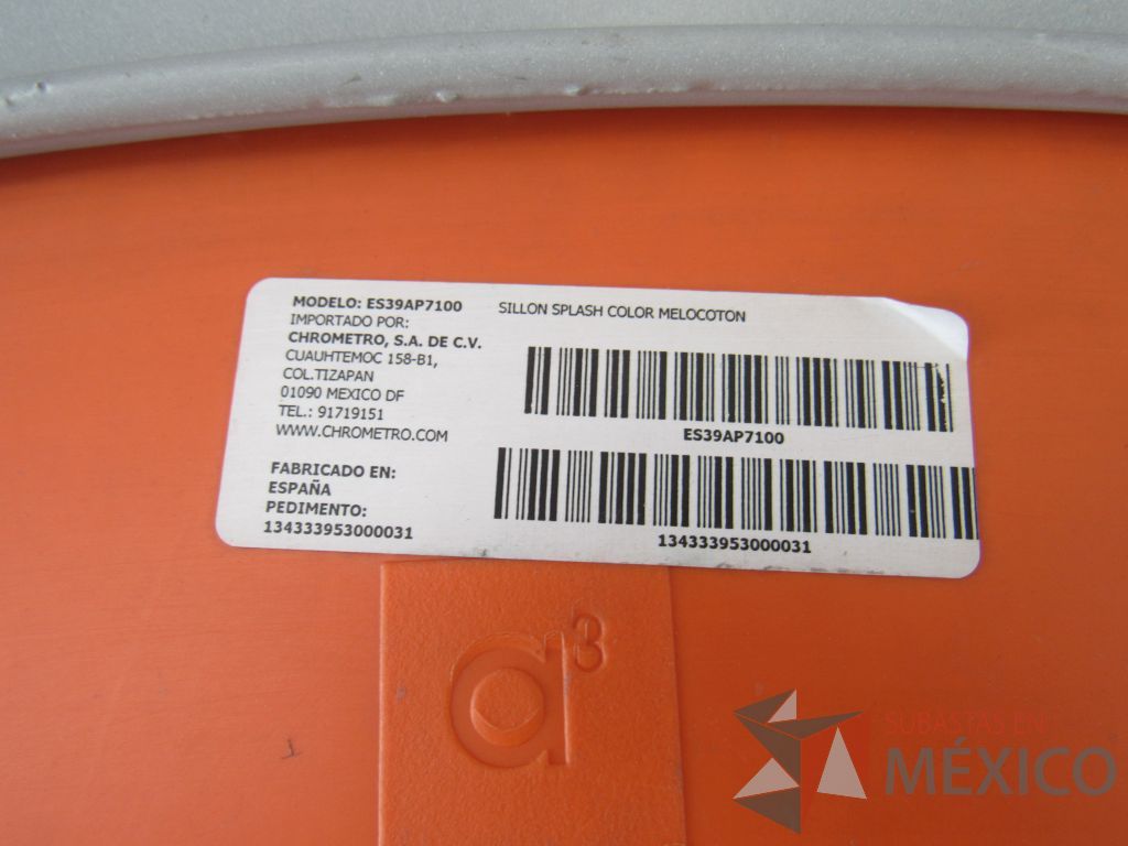Lote 060 - 2 Mesas de comedor con recubrimiento de acero inoxidable adamascado y 4 Sillas color naranja - Imagen 16