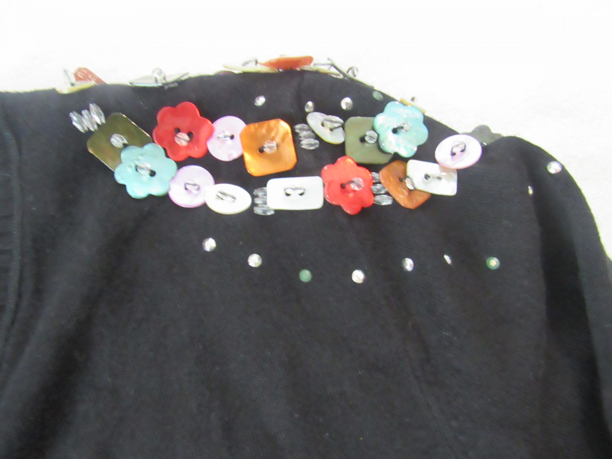 Lote 002 - 500 Blusas para dama de diferentes marcas y modelos en tallas S, M, L y XL - Imagen 85