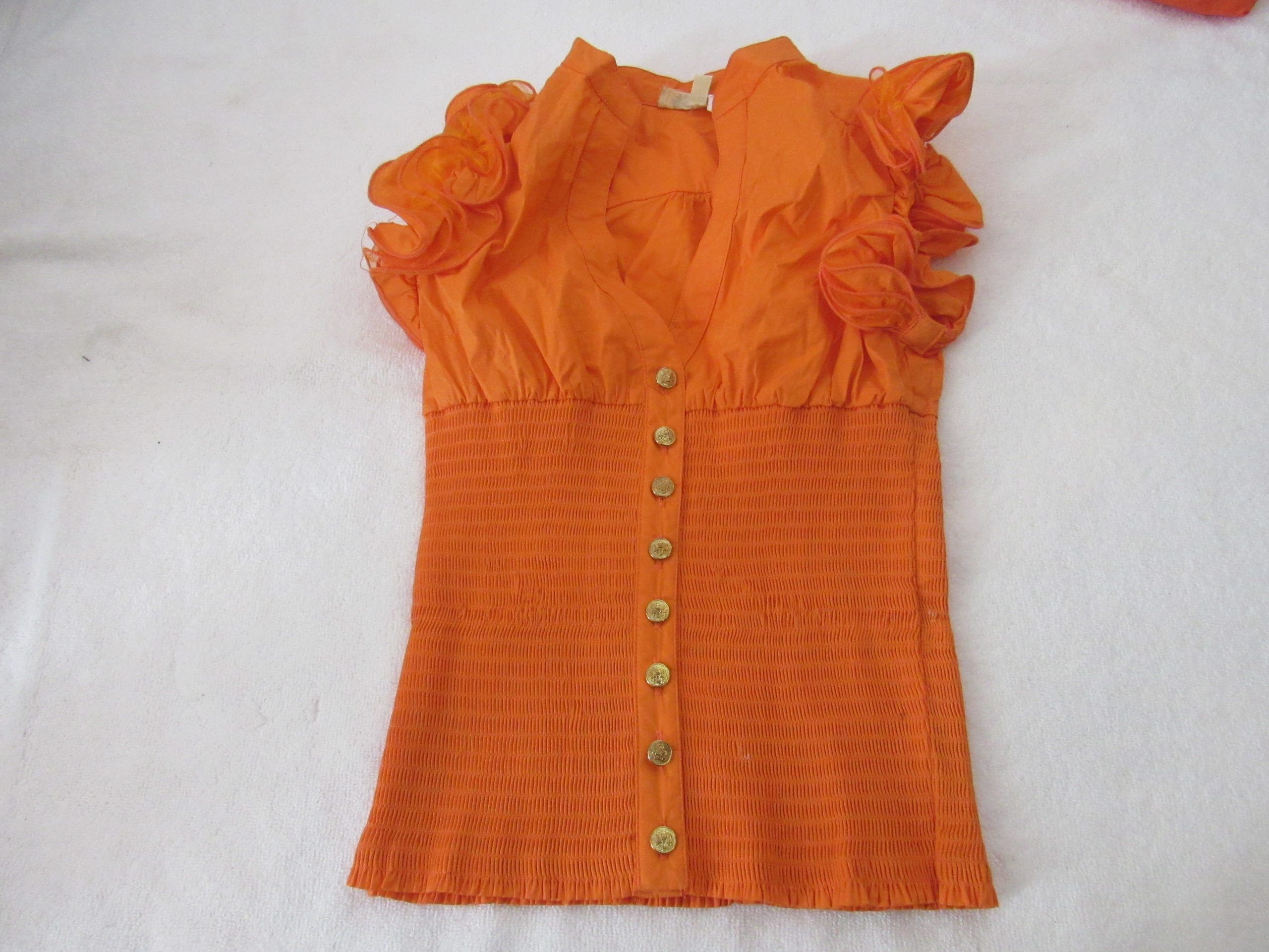 Lote 002 - 500 Blusas para dama de diferentes marcas y modelos en tallas S, M, L y XL - Imagen 105