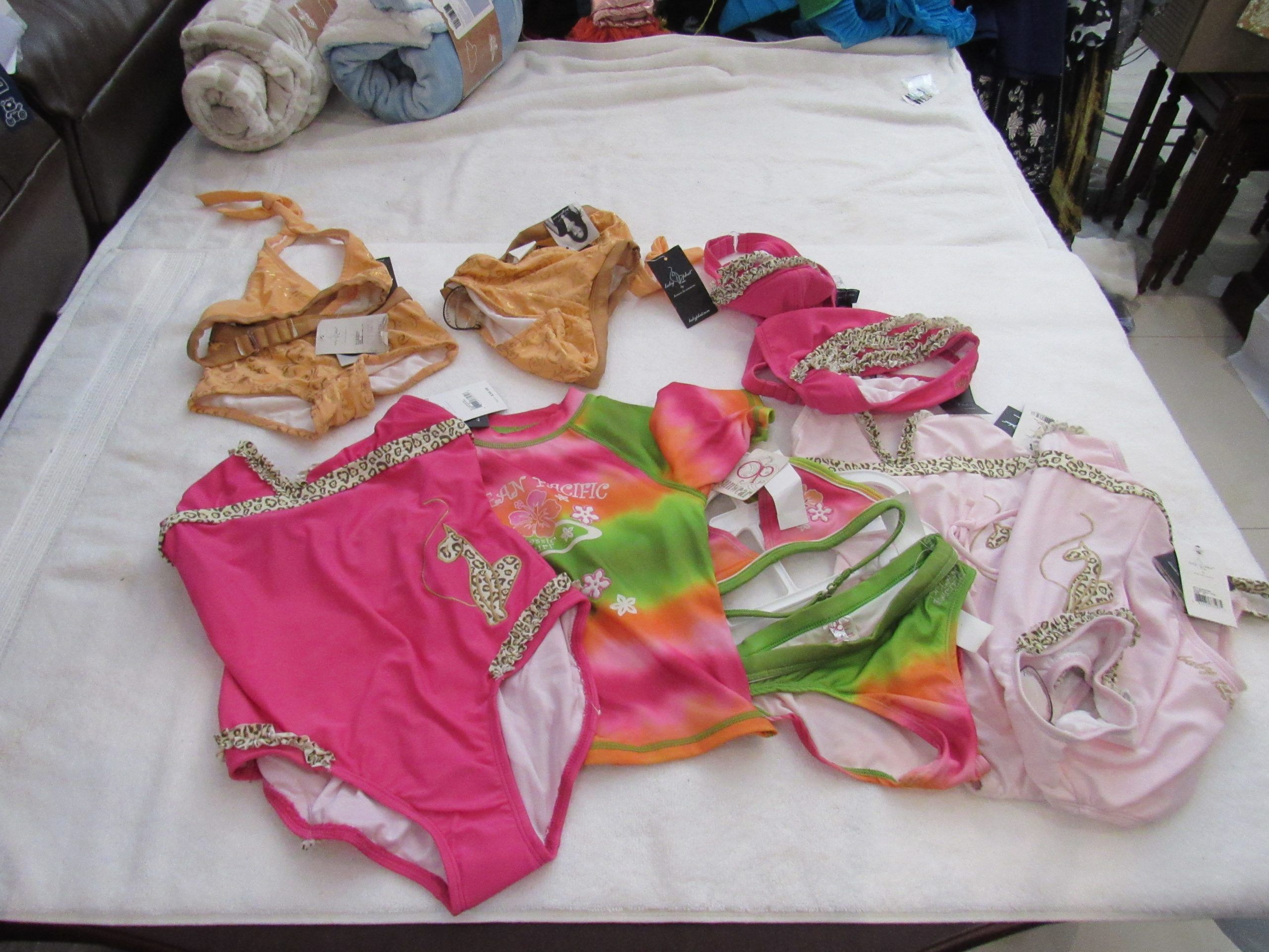 Lote 005 - 500 Trajes de baño para niño y niña de diferentes color, marcas y modelos - Imagen 21
