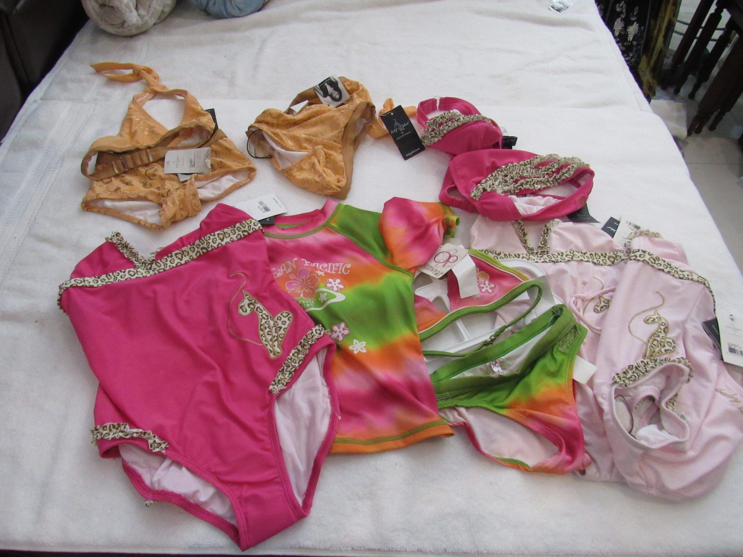 Lote 005 - 500 Trajes de baño para niño y niña de diferentes color, marcas y modelos - Imagen 24