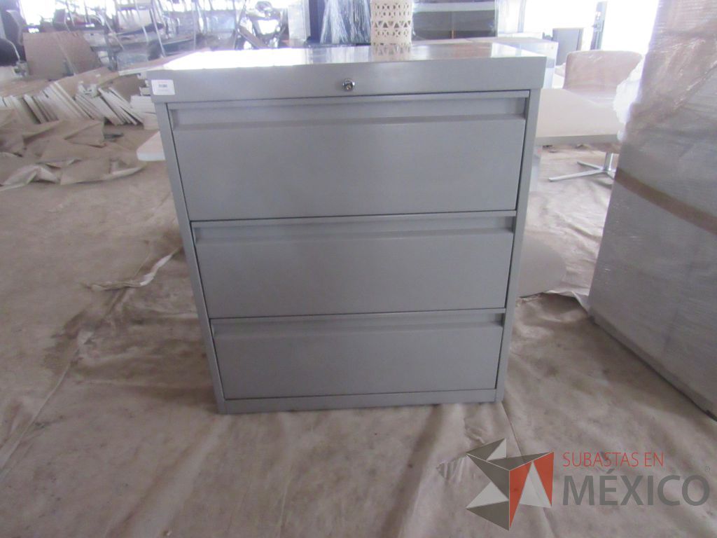 Lote 002 - Archivero metálico horizontal de 3 cajones color gris