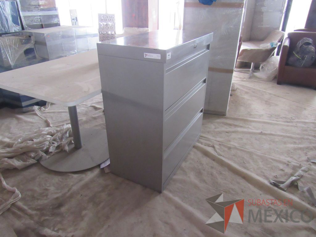Lote 002 - Archivero metálico horizontal de 3 cajones color gris - Imagen 5