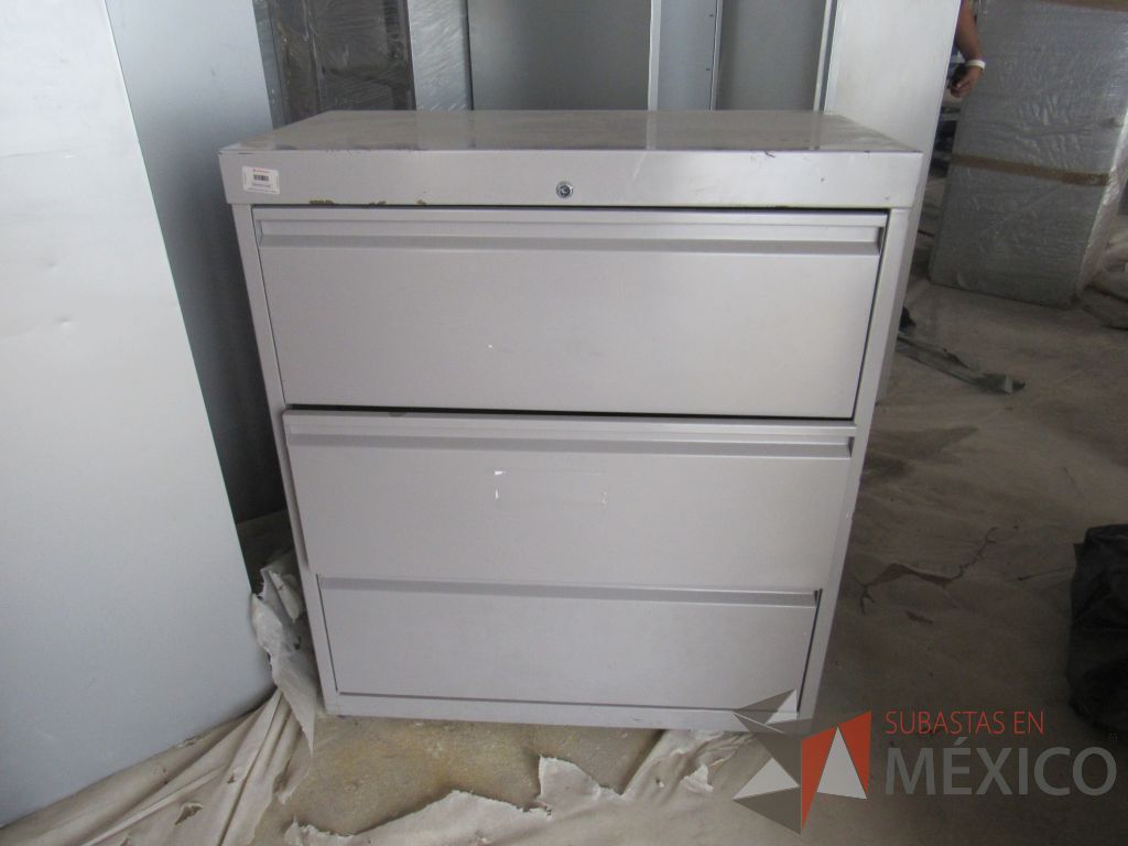 Lote 002 - Archivero metálico horizontal de 3 cajones color gris - Imagen 6