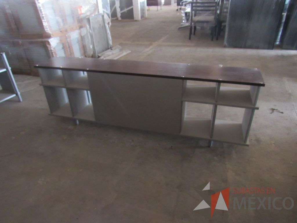 Lote 024 - Credenza metálica con 2 puertas, 1 cajón y cubierta color blanco - Imagen 7
