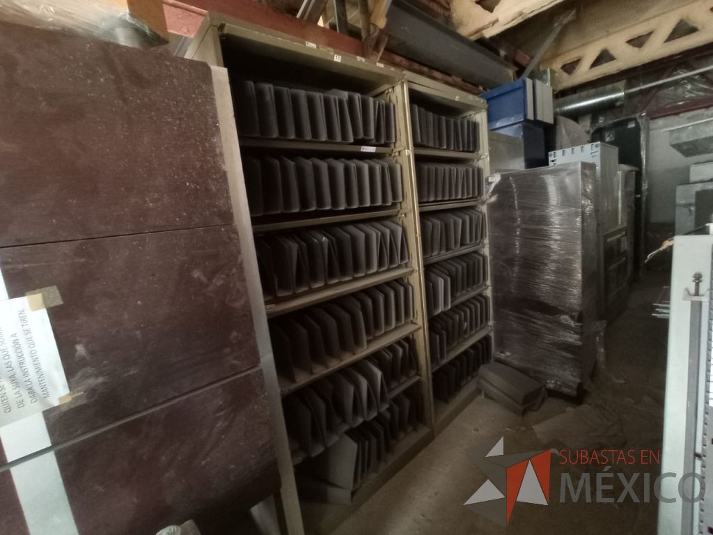 Lote 035 - Archivero metálico horizontal de 6 gavetas color gris - Imagen 3