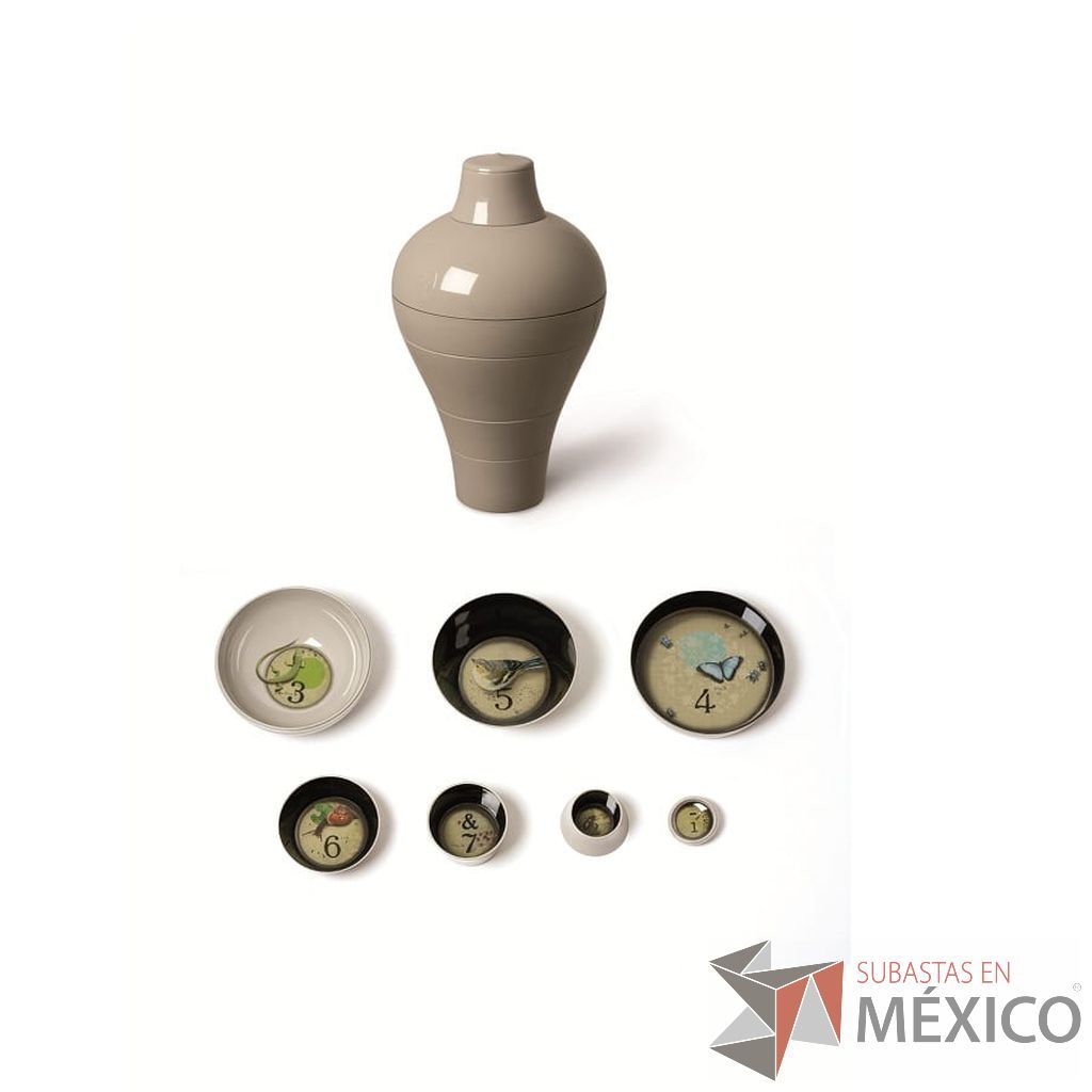 Lote 041 - Set de Mesa Luso Blanco / Osorio, Yuan 8 piezas Beige / D'antan, Ming Gris 6 piezas apilables y Ming Aqua Blanco - Imagen 7