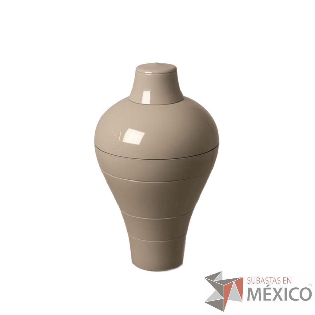 Lote 041 - Set de Mesa Luso Blanco / Osorio, Yuan 8 piezas Beige / D'antan, Ming Gris 6 piezas apilables y Ming Aqua Blanco - Imagen 9