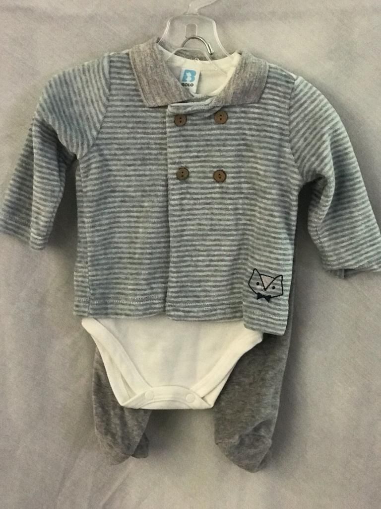 Lote 005 - 50 pzas de Ropa para bebe de diferentes colores, marcas y modelos (Mamelucos, cobijas, chamarras y pañaleros)