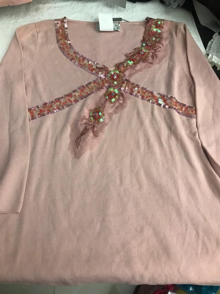 Lote 002 - 500 Blusas para dama de diferentes marcas y modelos en tallas S, M, L y XL - Imagen 144