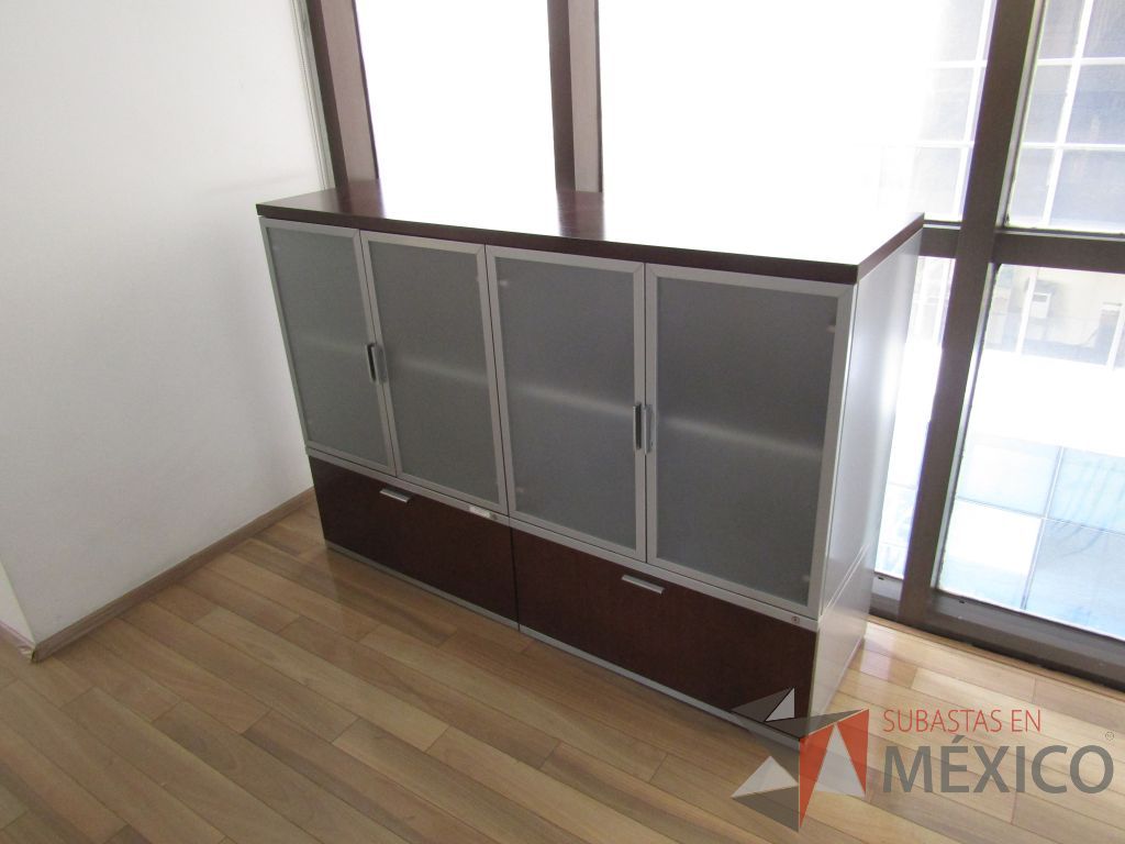 Lote 050 - 2 Credenzas de 2 cajones 4 puertas y cubierta color café - Imagen 2