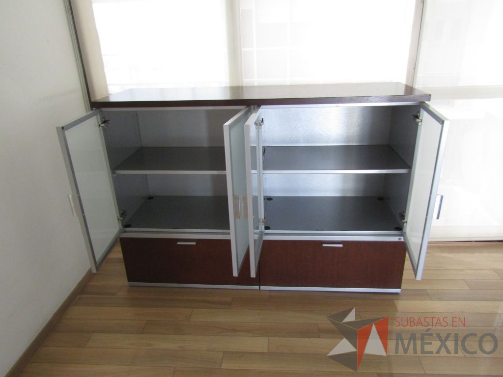 Lote 050 - 2 Credenzas de 2 cajones 4 puertas y cubierta color café - Imagen 3