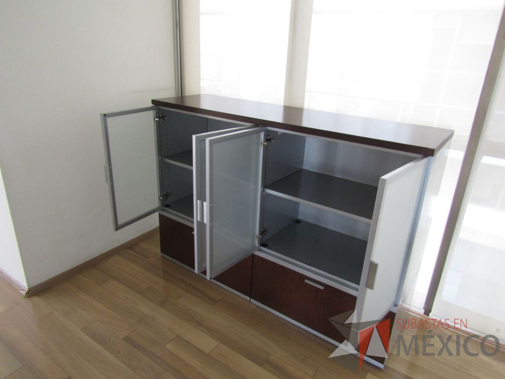 Lote 050 - 2 Credenzas de 2 cajones 4 puertas y cubierta color café - Imagen 4