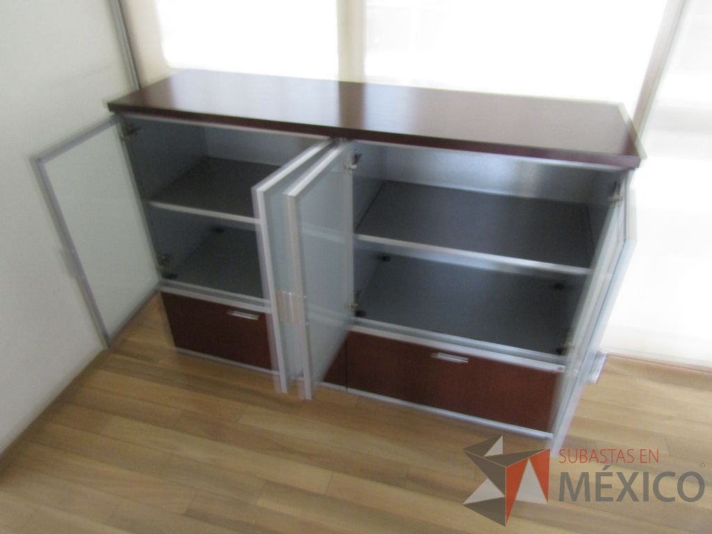 Lote 050 - 2 Credenzas de 2 cajones 4 puertas y cubierta color café - Imagen 5