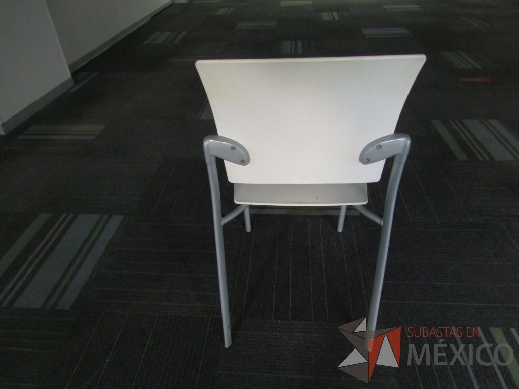 Lote 041 - 2 Sillas de comedor con 4 patas metálicas, asiento y respaldo liso color blanco - Imagen 3