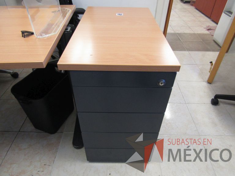 Lote 010 - Archivero metálico con 4 cajones y cubierta color madera
