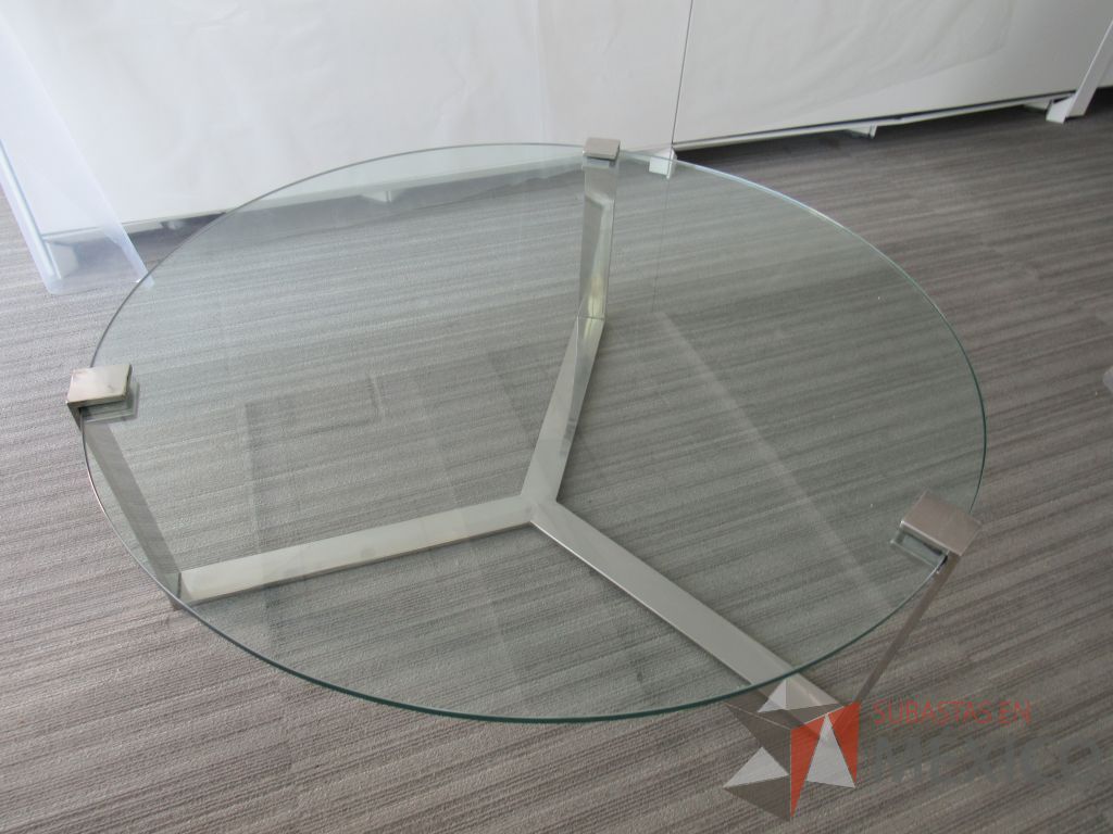 Lote 019 - Mesa de apoyo circular con base metálica y cubierta de vidrio - Imagen 9