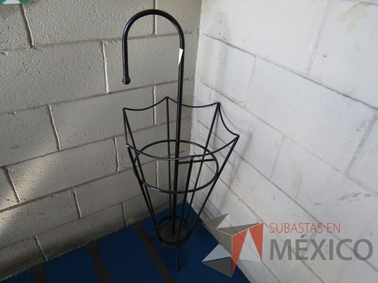Lote 037 - Porta paraguas metálico color negro