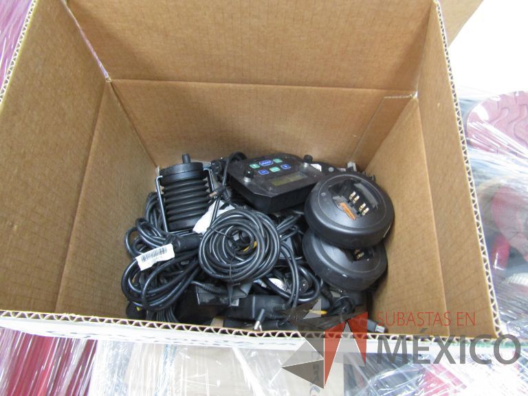 Lote 044 - 8 Scanner, 2 Bases cargador de pilas y scanner, 3 Base cargador de pilas para scanner