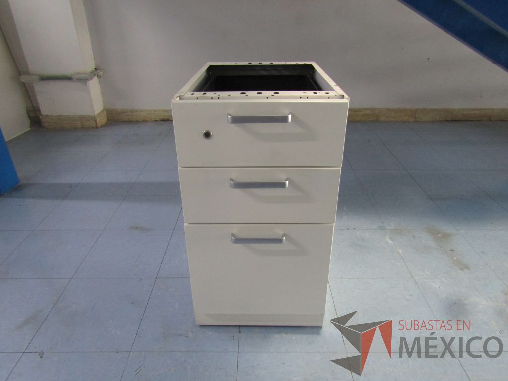 Lote 064 - 3 Archiveros verticales de 3 cajones de pedestal color blanco - Imagen 2