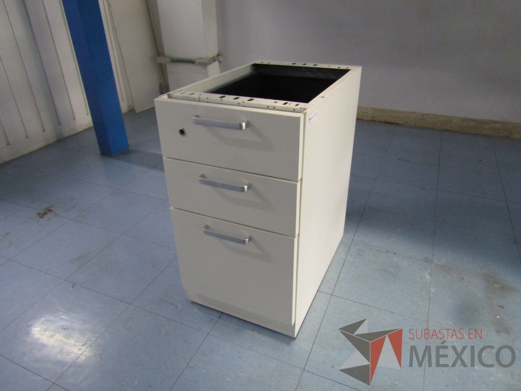 Lote 064 - 3 Archiveros verticales de 3 cajones de pedestal color blanco - Imagen 5