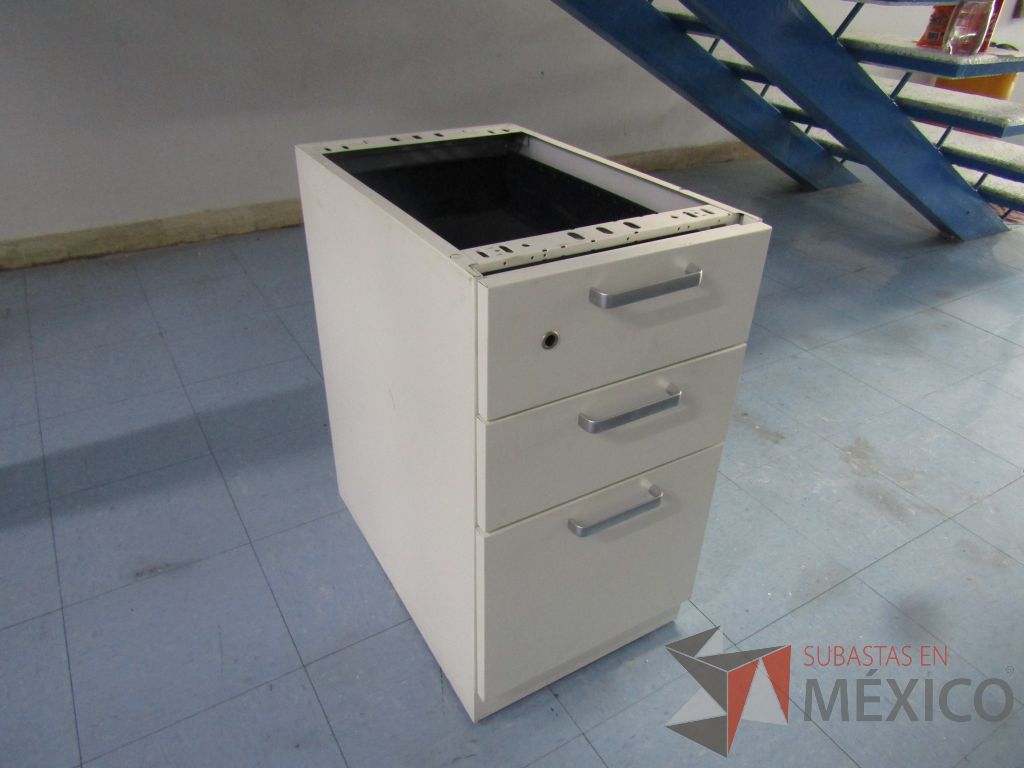 Lote 064 - 3 Archiveros verticales de 3 cajones de pedestal color blanco - Imagen 7