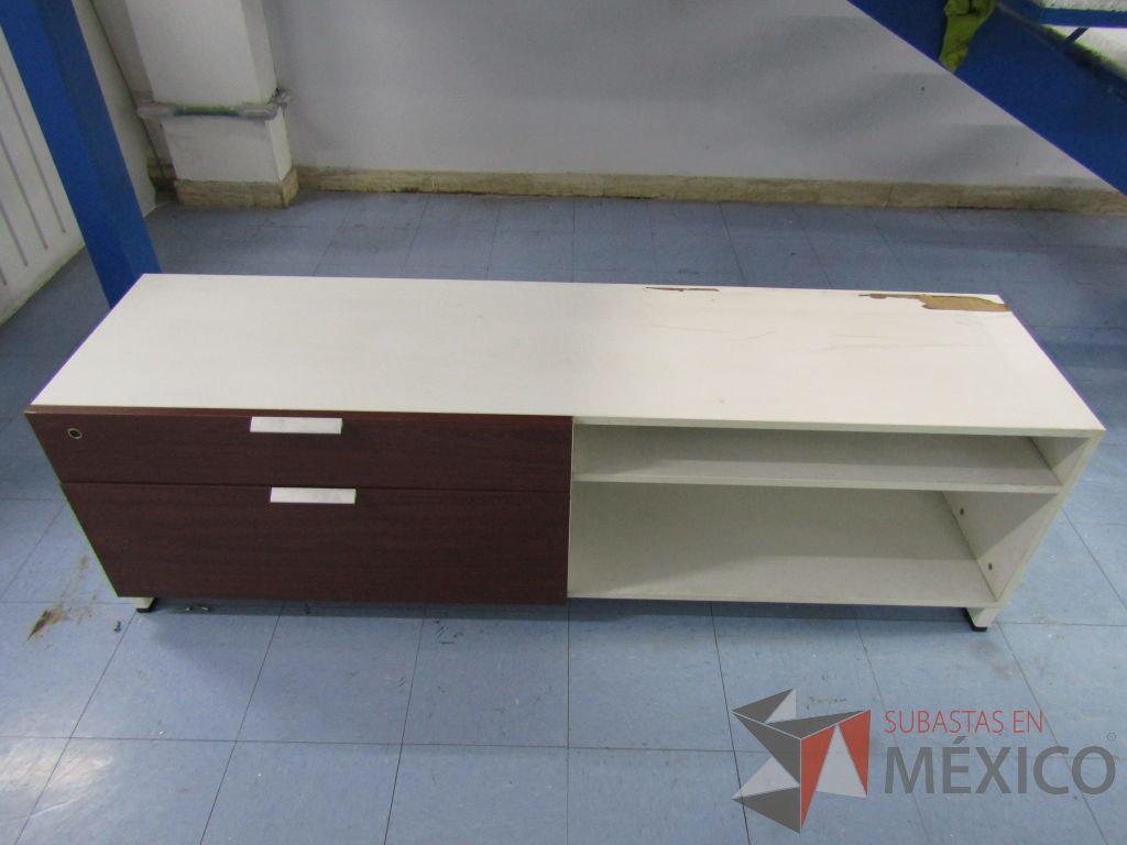 Lote 072 - Credenza con 2 cajones y 1 entrepaño color vino con blanco - Imagen 2