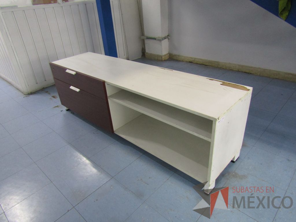 Lote 072 - Credenza con 2 cajones y 1 entrepaño color vino con blanco - Imagen 3