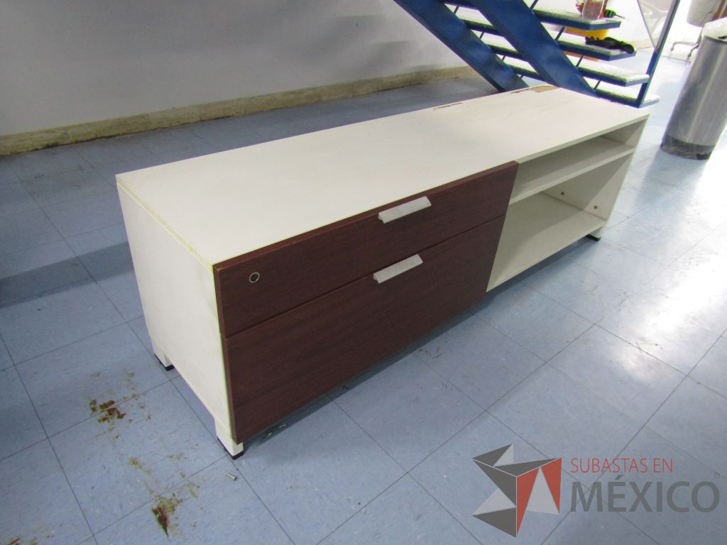 Lote 072 - Credenza con 2 cajones y 1 entrepaño color vino con blanco - Imagen 4