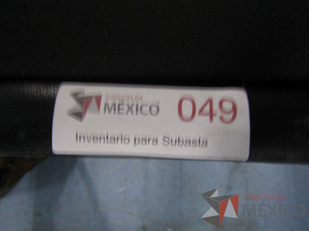 Lote 080 - Silla con paleta, asiento y respaldo en tela color negro - Imagen 9