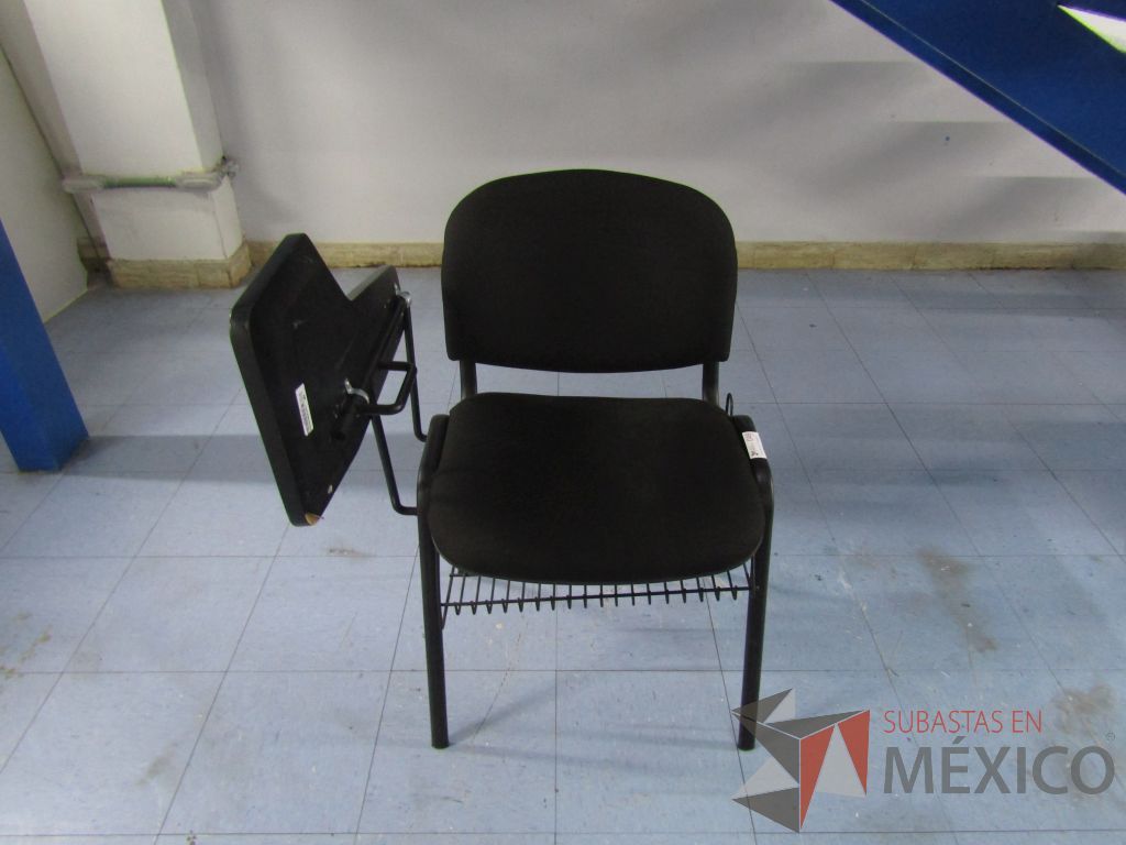 Lote 080 - Silla con paleta, asiento y respaldo en tela color negro - Imagen 11