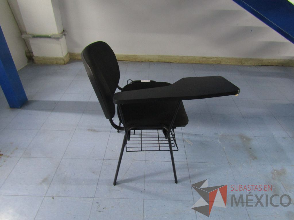 Lote 080 - Silla con paleta, asiento y respaldo en tela color negro - Imagen 2