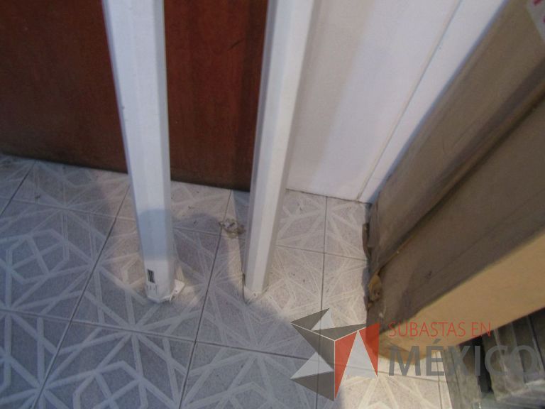 Lote 017 - Lote de 2 pantallas manuales para proyector, 1 de 220 cm y la otra de 185 cm - Imagen 10