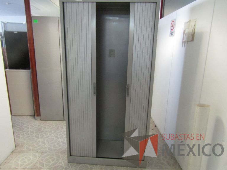 Lote 037 - Gabinete alto metálico con 2 puertas corredizas sin entrepaños - Imagen 4