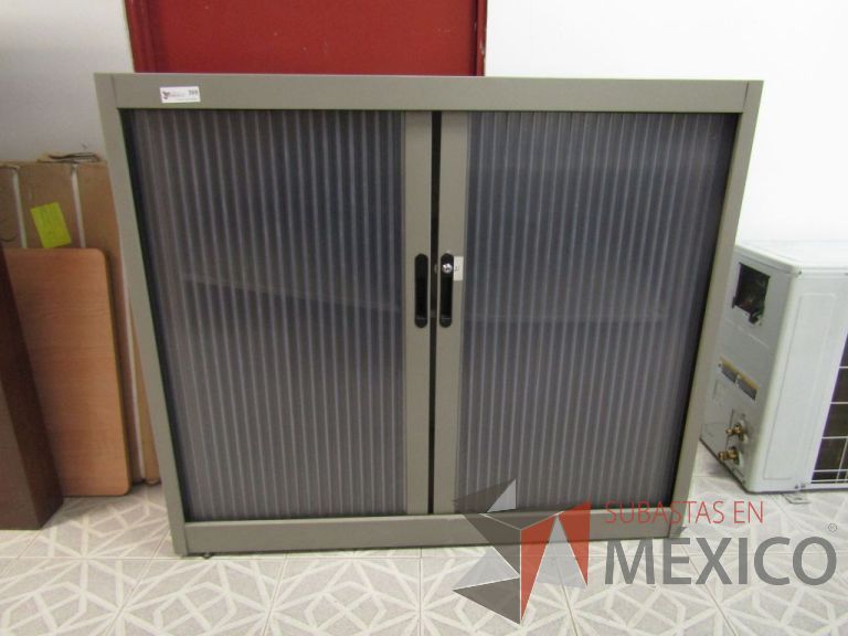 Lote 042 - Gabinete horizontal de 2 puertas corredizas con 1 entrepaño
