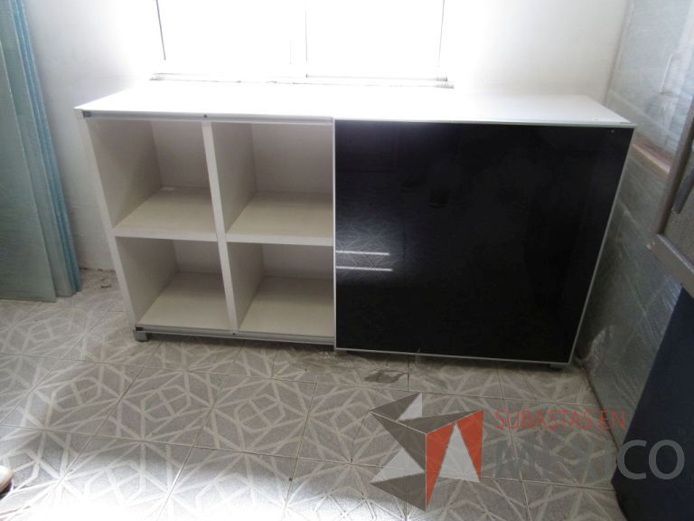 Lote 066 - Mueble tipo madera con 8 compartimientos - Imagen 3