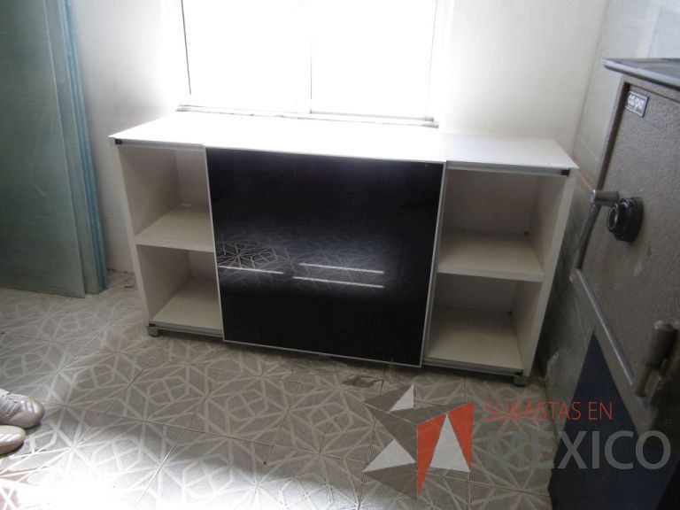 Lote 066 - Mueble tipo madera con 8 compartimientos
