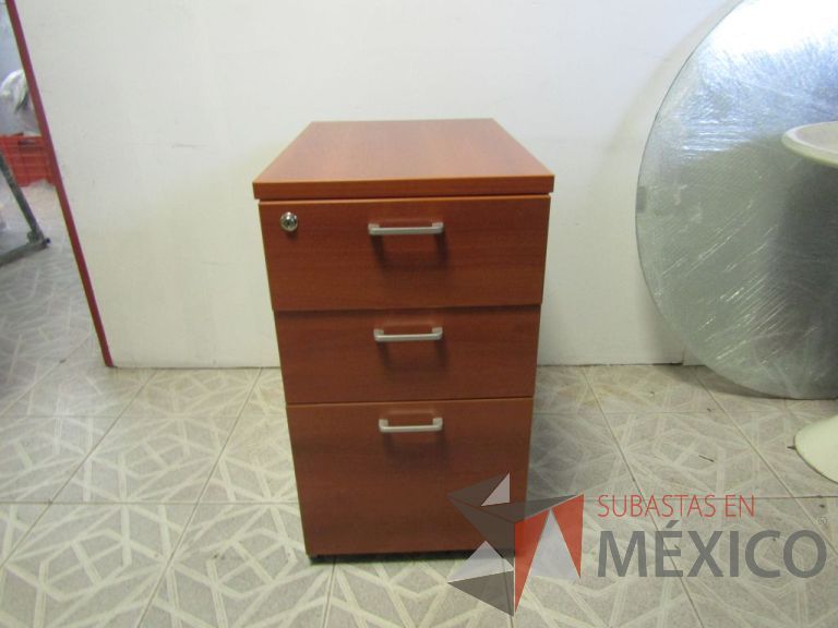 Lote 072 - Archivero vertical de 3 cajones, cubierta tipo madera