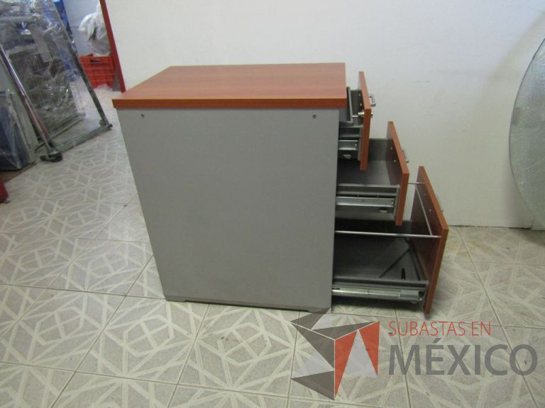 Lote 072 - Archivero vertical de 3 cajones, cubierta tipo madera - Imagen 6