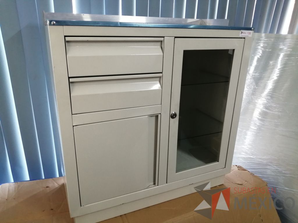 Lote 003 - Gabinete con 2 cajones, 1 puerta y una puerta de vidrio - Imagen 7
