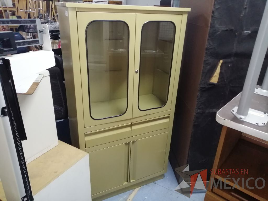 Lote 005 - Gabinete metálico con 2 puertas de vidrio, color amarillo - Imagen 2