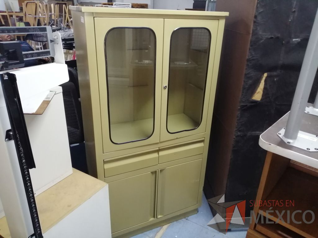 Lote 005 - Gabinete metálico con 2 puertas de vidrio, color amarillo - Imagen 3